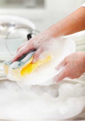 sudsy Diy Dish Detergent, Homemade Dish Soap, Diy Dish Soap, Natural Dish Soap, Diy Cleaning Products Recipes, Bob Vila, Homemade Soap Recipes, Household Cleaning Tips, Cleaning Recipes