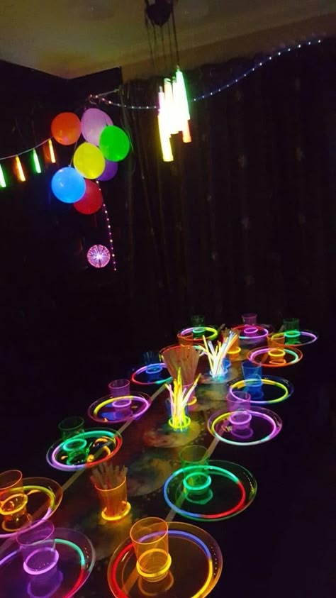 18th Birthday Party Glow In The Dark, Glow Bowling Birthday Party, Sweet Sixteen Glow In The Dark Party, Glow Graduation Party Ideas, Neon Dinner Party, Glow Foam Party, Glow Party Centerpiece Ideas, Glow Swim Party, Neon Birthday Party Outfit