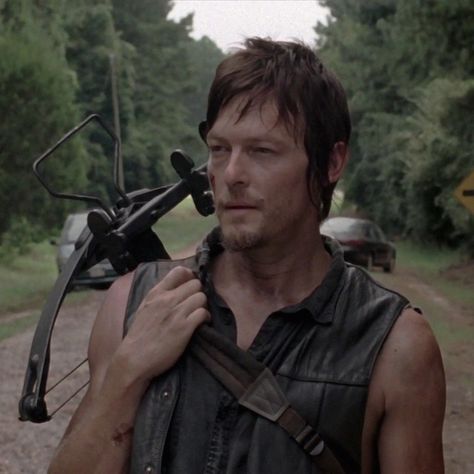 Daryl Dixon Daryl Dixon Icon, Carol Twd, Walking Dead Gif, Darryl Dixon, Amc Twd, Daryl Twd, Daryl And Carol, Dead King, Walking Dead Daryl