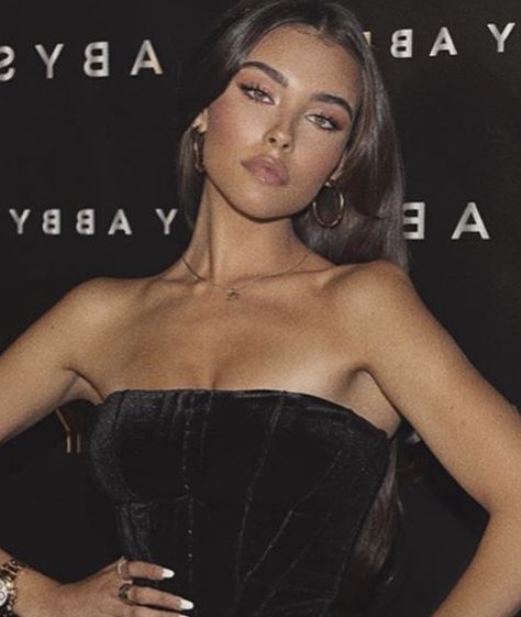 Madison Beer Makeup, Madison Beer Hair, Madison Beer Style, Madison Beer Outfits, Tip Of The Iceberg, Beer Outfit, Madison Beer, Secret Life, Nicki Minaj