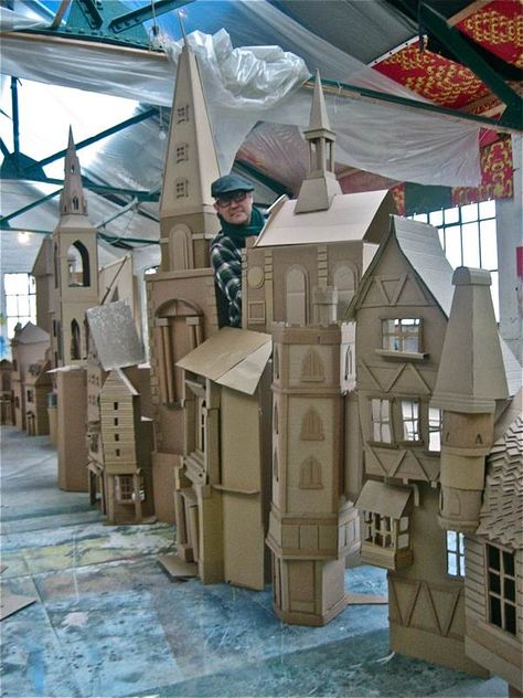 Cardboard Buildings, Cardboard City, Cardboard Castle, Hantverk Diy, Cardboard Sculpture, Paper City, Glitter Houses, Cardboard House, Putz Houses