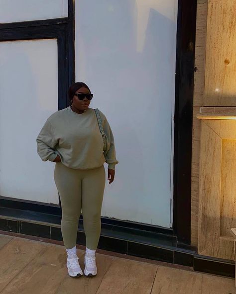 Comfortable Airport Outfit, Leggings Outfit Spring, Cute Airport Outfit, Airport Travel Outfits, Plus Size Baddie Outfits, Airport Outfits, Airport Fits, Leggings Outfits, Gym Fits