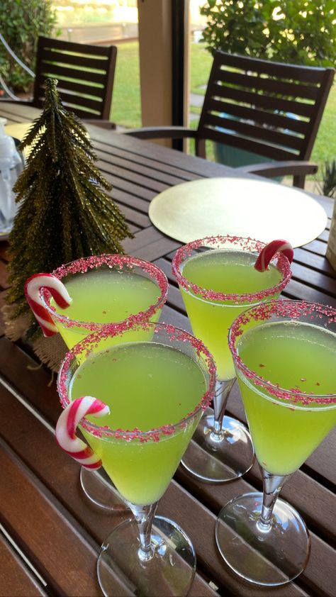 Drunk Christmas Party, Christmas Night Ideas Friends, Friday After Next Christmas Party, Xmas Drinking Games, Friendsmas Party Ideas Food Dinner, Christmas Friends Dinner Party, Christmas Party Dinner Ideas Friends, Holiday Party Drink Ideas, The Grinch Themed Christmas Party