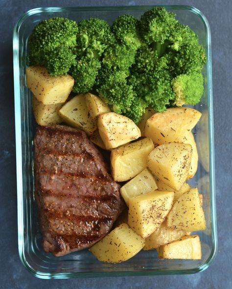 Got meat for lunch? We do! You should too!This rib eye is hand rubbed and then grilled to meal prep perfection! _ INGREDIENTS: 2 medium sized @butcher_box rib eye steaks room temperature lb. small white potatoes sliced in quarters 2 tbsp. extra virgin olive oil 1 tsp. garlic powder 1 tsp. dried thyme salt & pepper to taste broccoli steamed _ METHOD: Find the full instructions on our website! Grilled Steak & Garlic Roasted Potatoes Meal Prep _ MACROS: 19g Protein 29g Fat 31g Carbs Potato Meal Prep, Rib Eye Steaks, Makanan Rendah Kalori, Meal Prep On Fleek, Roasted Potato, Healthy Food Inspiration, Resep Diet, Rib Eye, Easy Healthy Meal Prep