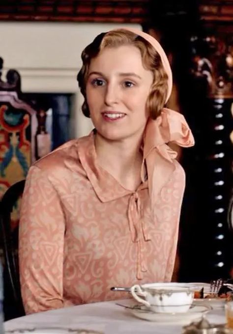 Lady Edith Crawley Fashion, 1920a Fashion, Lady Edith Crawley, Downtown Abbey Fashion, Edith Crawley, Downton Abbey Costumes, Lady Sybil, Laura Carmichael, Jessica Brown Findlay