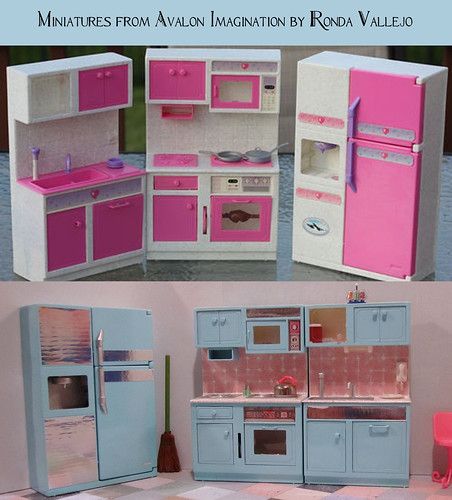 I took this Barbie kitchen set and customized it to have a… | Flickr Barbie Kitchen Set, Barbie Castle, Gothic Dollhouse, Diy Barbie House, Mini Ideas, Barbie Food, Barbie Diorama, Dollhouse Ideas, Barbie Kitchen