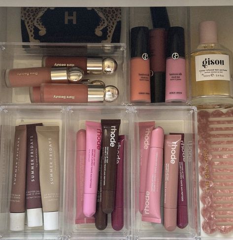 Minimal Skin Care, Dream Vanity, Life Vibes, Makeup Bag Essentials, Makeup Drawer, Sephora Skin Care, Dream Summer, Skin Care Makeup, Skincare Essentials