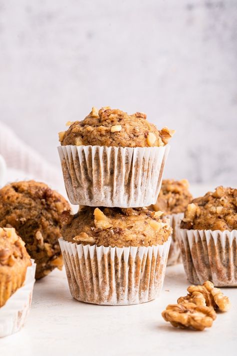 These healthy banana muffins are made with whole wheat flour, greek yogurt and maple syrup. They're moist, fluffy and ready in under 30 minutes! Nutritional Meals, Blueberry Yogurt Muffins, Healthy Banana Muffins, Baked Oatmeal Recipes, Healthy Muffin Recipes, Pie Crusts, Healthy Banana, Tasty Pancakes, Pastry Flour