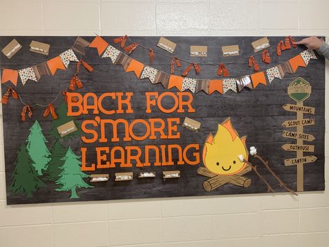 Back For S'more Learning Bulletin Board, Smores Bulletin Board Ideas, Autumn Bulletin Board Ideas For School, S’more Bulletin Board, Smore Bulletin Board, S’mores Bulletin Board, Camping Library Theme, Outdoor Themed Classroom, Camp Bulletin Board Ideas