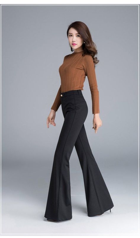 Black Bell Bottoms Outfit, Aesthetic Dresses Formal, Black Bell Bottoms, Bell Bottoms Outfit, Pretty Dresses Casual, Italian Chic, Outfits Con Jeans, Casual College Outfits, Formal Pants