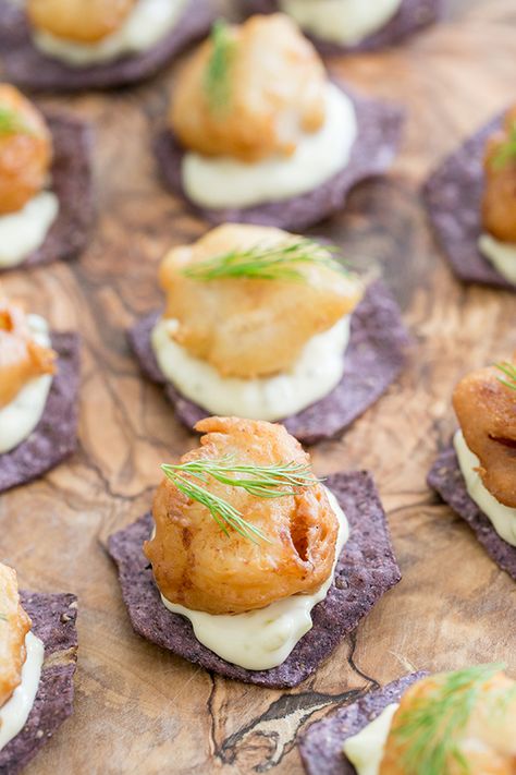 Three Easy Oscar Appetizers Crowd Finger Foods, Chips Appetizer, Party Appetizers For A Crowd, Cheap Appetizers, Chips Homemade, Traditional Fish And Chips, Corn Chip, Fish Fingers, Homemade Tartar Sauce