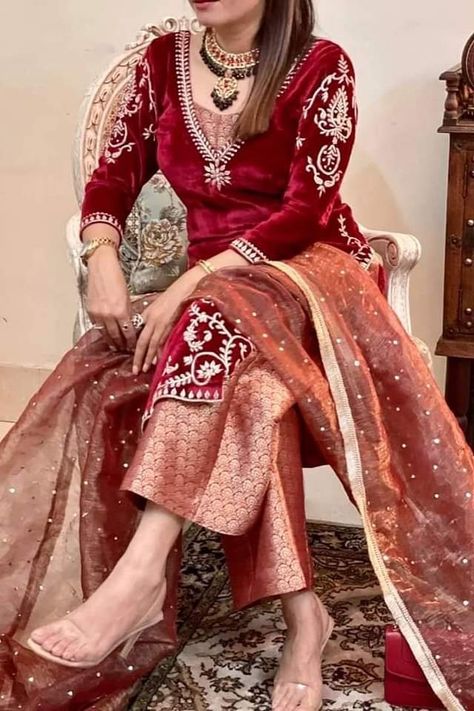 Suit Contrast Colour, Punjabi Dress Design, Punjabi Suit Neck Designs, Bridal Anarkali Suits, Velvet Suit Design, Suit Punjabi, Chocolate Diy, Embroidery Store, Velvet Dress Designs