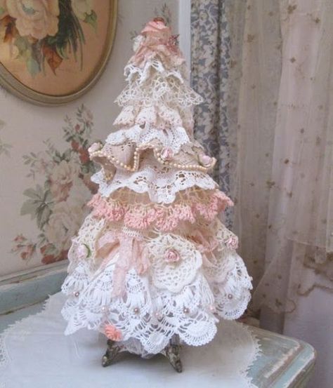 Shabby Chic Christmas Decorations, Shabby Chic Christmas Ornaments, Lace Christmas Tree, Shabby Chic Christmas Tree, Chic Christmas Decor, Shabby Chic Decor Bedroom, Homes Decor, Lace Trees, Shabby Christmas