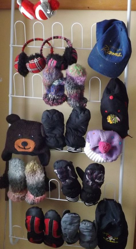 Mitten Drying Rack, Winter Gear Storage, Winter Gear Organization, Diy Mittens, Drying Room, Diy Shoe Rack, Laundry Room Closet, Hat Organization, Trendy Hat