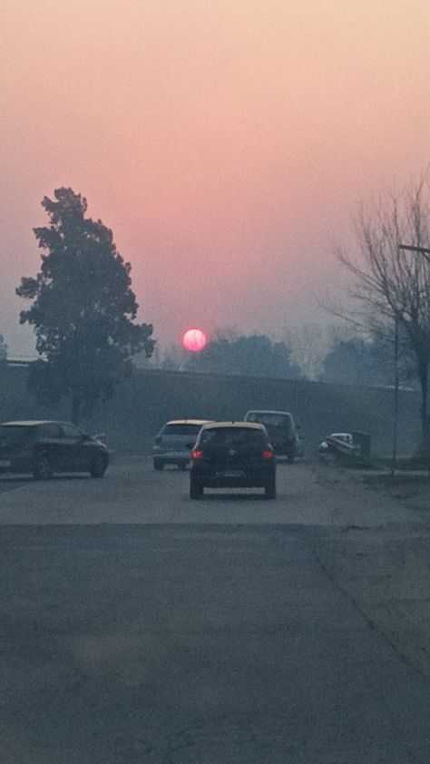 nada, el sol rojo jskj.