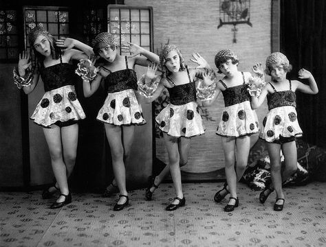 The Five Ames Sisters - 1929 by btm2222, via Flickr Sisters Pictures, Jack Hill, Five Sisters, London October, Sister Circle, National Sibling Day, Ziegfeld Girls, Mother Photos, Hotel Ballroom