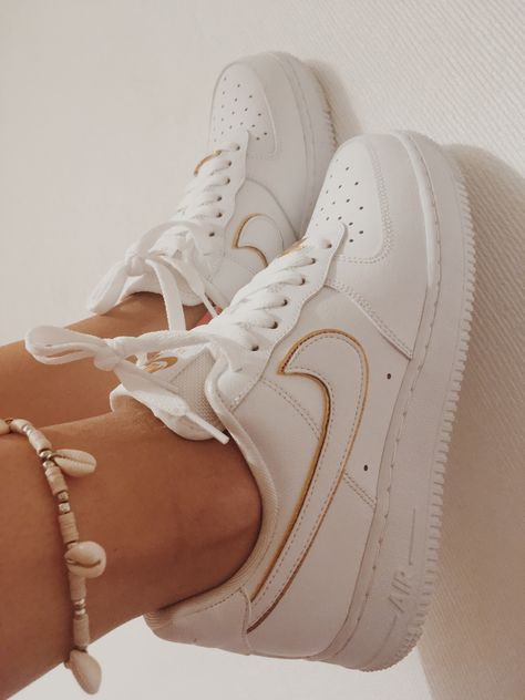 Shoe Customs, Nike Airforce1, White Nike Shoes, Summer Footwear, All Nike Shoes, Shoes Trendy, Shoes Outfit Fashion, Tenis Nike, Cute Nike Shoes