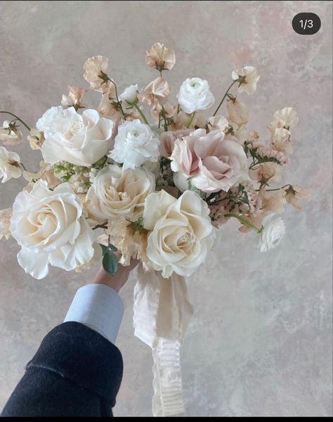 Cream Color Bouquet, Organic White Bouquet, Pink And Cream Bouquet, Boho Wedding Florals Bouquets, Ethereal Floral Arrangements, Vintage Wedding Florals, December Wedding Flowers, Ethereal Wedding Cake, Classic Wedding Colors