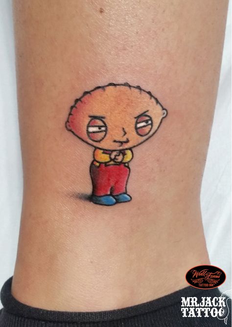 #stewie #stewietattoo #griffin #griffintattoo #familyguy #familyguytattoo #tattoo #tattooartist #colortattoo #mrjack #mrjacktattoo #mrjacktattooartist #tatuaggio #bodyart #arte Stewie Tattoo Ideas, Family Guy Stewie Tattoo, Stewie Griffin Tattoo, Stewie Tattoo, Family Guy Tattoo, Carton Tattoo, Cartoon Legs, Griffin Tattoo, Symbol For Family Tattoo