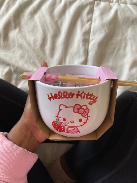 Hello kitty noodle bowl Hello Kitty Noodle Bowl, Hello Kitty Ramen Bowl, Hello Kitty Bowl, Hello Kitty Noodles, Noodles Bowl, Ramen Noodle Bowl, Girly Pop, Kitty Clothes, Hello Kitty Clothes