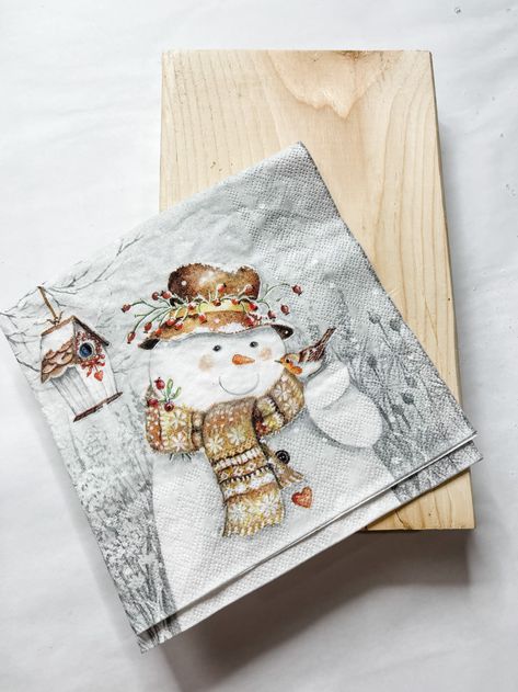 Classic Snowman Napkin DIY Winter Decor - DIY Decor on a budget Christmas Napkin Mod Podge, Christmas Napkins Crafts, Mod Podge On Wood With Napkins, Napkin On Wood Decoupage, Christmas Napkin Decoupage Ideas, Christmas Napkins Paper, Decopauge Christmas Crafts, Easy Modge Podge Crafts, Christmas Decoupage Ideas Paper Napkins