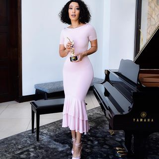 Sarah Langa Mackay (@sarahlanga) • Instagram photos and videos Sarah Langa, Toni Childs, Stylish Black Women, 2018 Style, South African Fashion, Stylish Work Attire, Black Femininity, Dress Classy, Church Outfits