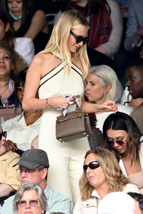 Wimbledon Outfits, Wimbledon Outfit, Best Dressed Celebrities, Wimbledon Fashion, Perfect White Shirt, Tennis Event, Wimbledon Tennis, Tennis Tournament, Shirt And Tie