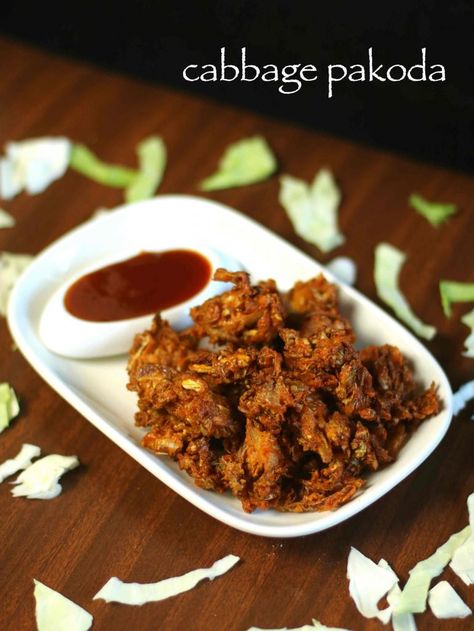 Cabbage Fritters Recipe, Cabbage Fritters, Onion Pakora, Recipe Cabbage, Pakoda Recipe, Street Food Recipes, Pakora Recipes, Shredded Cabbage, Fritters Recipe