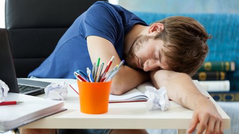 Sleep helps students digest information Teen Sleeping, Flexitarian Diet, Daily Burn, Bad Diet, Sleeping Too Much, Sleep Health, Fitness Blog, Sleep Deprivation, Do You Really