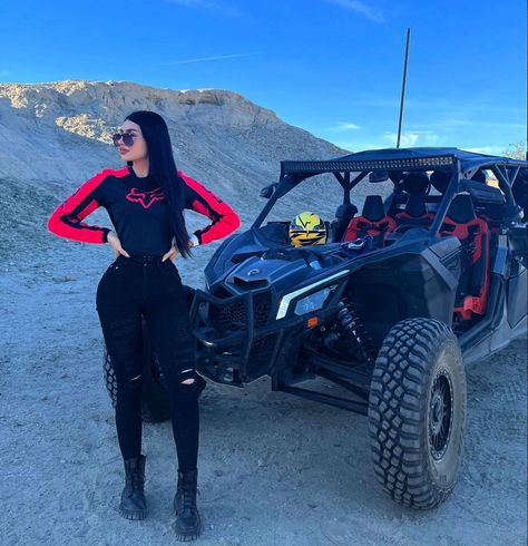 Glamis Outfits, Narcos Outfit Woman, Motocross Outfits, Theme Park Outfits, Motocross Jersey, Summer Picture Poses, Latina Fashion Outfits, Latina Fashion, 90s Fashion Outfits