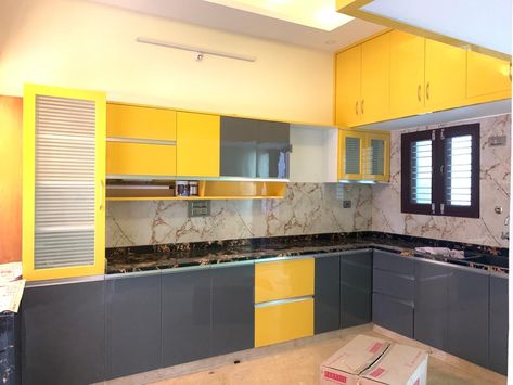 Kitchen Mica Combination, Kitchen Unit Designs, Kitchen Ceiling Design, Kitchen Colour Combination, Kitchen Colours, Tiny Kitchen Design, Kitchen Colour, Gold Haram, Modular Kitchen Cabinets