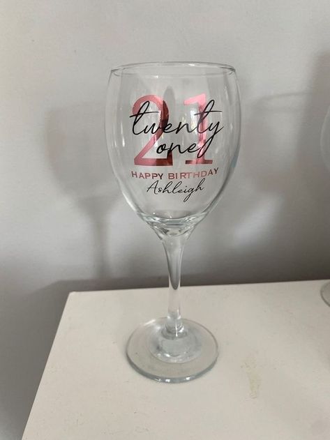 21 Wine Glass 21st Birthday, 21st Birthday Glass Ideas, 21st Birthday Wine Glass Ideas Diy, 21st Birthday Wine Glass Ideas, Birthday Wine Glasses Vinyl, Cricut 21st Birthday Projects, 21st Birthday Cricut Ideas, Birthday Wine Glass Ideas, Birthday Glass Ideas