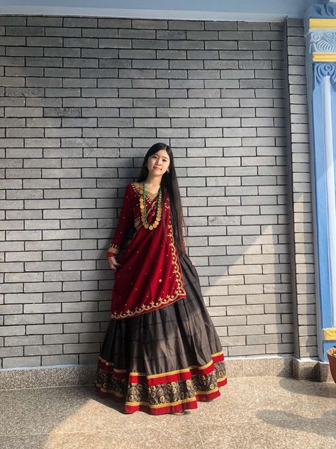 Gujrati Dress For Women, Telgu Traditional Dress, Nepal Traditional Clothing, Nepali Clothes Aesthetic, Nepali Traditional Dress Women, Traditional Nepali Clothing, Magar Dress Traditional, Nepali Dress Aesthetic, Gurung Dress Aesthetic