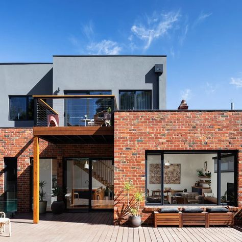 Industrial Style Apartment, Industrial Exterior Design, Industrial House Exterior, Modern Brick House, Industrial Exterior, Home Extensions, Classic Facade, English Houses, Beautiful Exterior