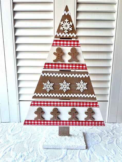 DIY Gingerbread Christmas Tree - Gingerbread Diy Crafts, Craft For Christmas, Primitive Christmas Ornaments, Diy Gingerbread, Gingerbread Christmas Tree, Gingerbread Diy, Gingerbread Crafts, Gingerbread Christmas Decor, Gingerbread House Decorations