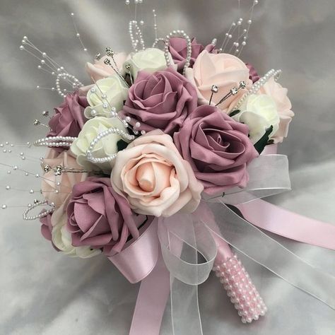 Posy Bouquet, Wedding Flower Trends, Flower Garland Wedding, Bridal Brooch, Beautiful Bridal Bouquet, Bridal Brooch Bouquet, Wedding Headpieces, Baby Rosa, Mandap Decor