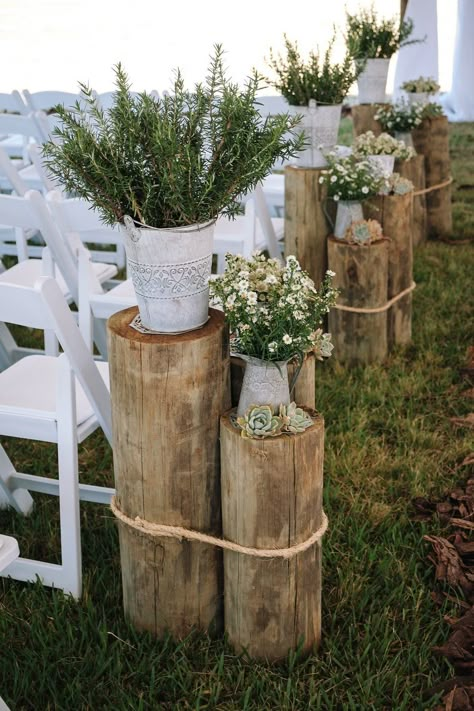 Hangar Wedding, Gold Wedding Centerpieces, Deco Champetre, Wedding Decorating, Rustic Wedding Decorations, Socal Wedding, Amazing Weddings, Outdoor Wedding Decorations, Deco Floral