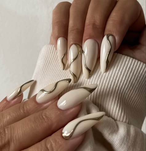 Neutral And Gold Nails, Gold Line Nail Design, Luxurious Nails, Luxury Nail Art, Her Nails, Classy Acrylic Nails, Acrylic Nails Coffin Short, Luxury Nails, Fabulous Nails