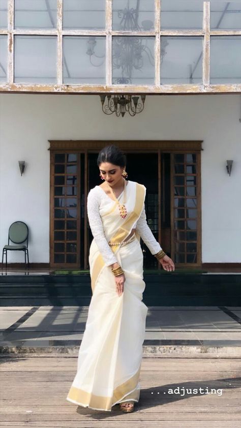 Krystal Dsouza Saree, Krystal Dsouza, Bridesmaid Pictures, Indian Tv Actress, Photography Poses Women, Anarkali Dress, Alia Bhatt, Jean Top, Saree Collection