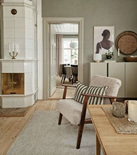 Swedish Style Home, Cream Living Room Ideas, Swedish Living Room, Scandi Cottage, Scandinavian Country Style, Swedish Houses, Scandinavian Home Interiors, My Scandinavian Home, Scandinavian Design Living Room