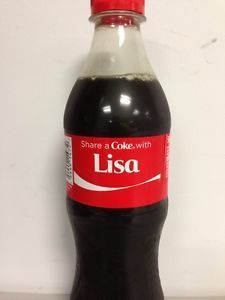 Share A Coke With Names, Lisa Name, Old Coke Ads, Coke Glass Bottle, Diet Coke Meme, New Coke 1985, Share A Coke, Coke Bottle, Coca Cola Bottle