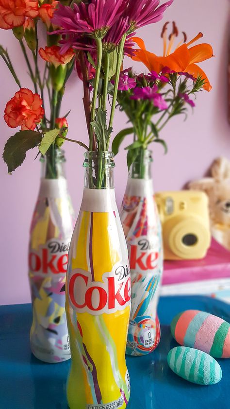 Vases from soda bottles | diy beautify Plastic Soda Bottle Crafts Diy, Soda Bottle Crafts, Craft Caddy, Colorful Vases, Bottles Diy, Pill Bottle, Easy Diy Room Decor, Pill Bottles, Soda Bottle