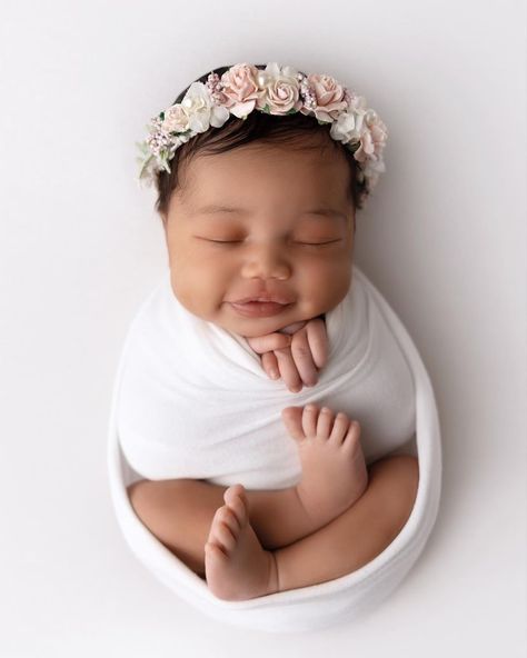 Black Infant Photoshoot Ideas, Swaddle Pictures Newborn Poses, Newborn Photography Girly Black, Babygirl Photoshoot Ideas Newborn, Newborn Photoshoot Girly, Newborn Baby Girl Photoshoots, Black Newborn Photoshoot, Black Newborn Baby Girl, Babygirl Photoshoot Ideas