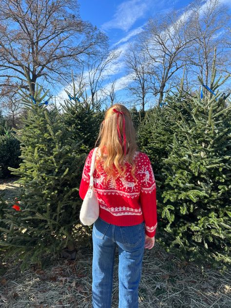 Red christmas sweater at christmas tree farm. Christmas tree farm outfit and photo inspo. Tree Farm Aesthetic, Christmas Tree Farm Aesthetic, Christmas Tree Farm Outfit, Farm Christmas Tree, Farm Outfit, Christmas Outfit Aesthetic, Farm Aesthetic, Red Christmas Sweater, Farm Christmas