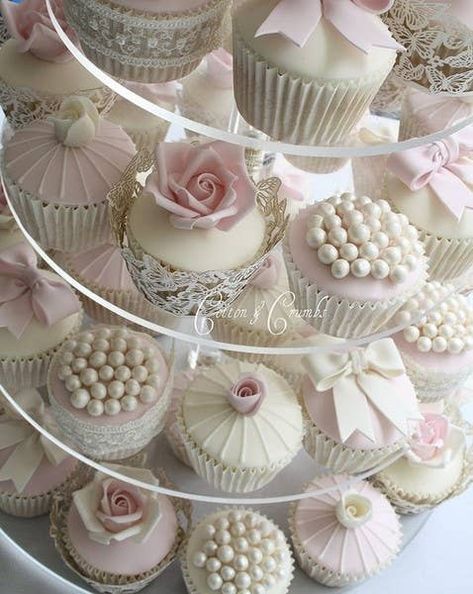 11 Classy Cupcakes For A Wedding Cupcakes Vintage, Cupcake Vintage, Vintage Cupcakes, Cookies Cupcake, Cake Mini, Torte Cupcake, Beautiful Cupcakes, Cupcake Cake, Yummy Cupcakes