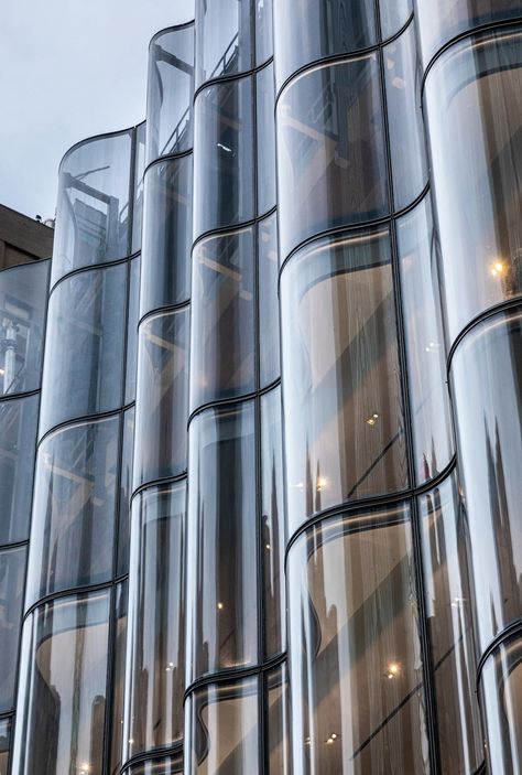 Light Facade Architecture, Glass Architecture Facade, Curtain Glass Wall Facade, Glass Building Design, Facade Glass Design, All Glass Building, Architecture Facade Model, Curtain Wall Facade Architecture, Curved Glass Facade