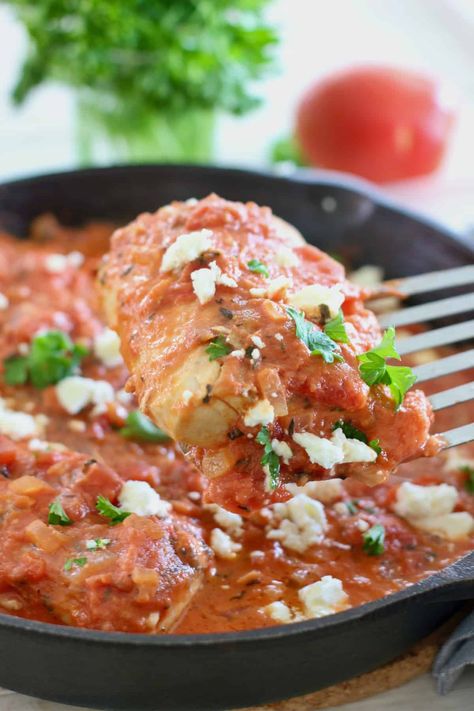 Easy Fish in Tomato Sauce - One pan and so healthy and delish! Use your favoriate fish like Mahi, Cod, Halibut or Tilapia to make this one pan dinner in less than 30 minutes! Serve with pasta or rice for a full meal! Tilapia Sauce, Fish In Tomato Sauce, Easy Fish Dinners, Baked Tilapia Recipes, Fast Healthy Dinner, Red Sauce Recipe, Cod Fish Recipes, Fish Pasta, Crusted Tilapia