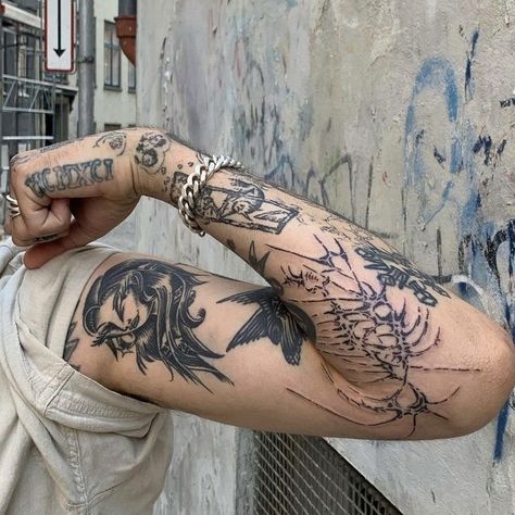 Skull Patchwork Tattoo, Ruhn Danaan, Trippy Tattoo, Free Tattoo Designs, Sick Tattoo, New Tattoo, Free Tattoo, Tattoo Flash Art, Black Ink Tattoos