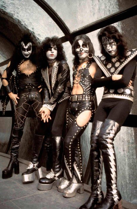 Kiss Band Costume, Rock Band Outfits, Kiss Halloween Costumes, 80s Dress Up, Kiss Clothes, Kiss Rock Band, Banda Kiss, Kiss Costume, Chic Band