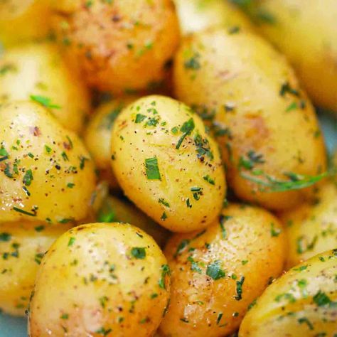 Buttery Boiled Potatoes - Sweet and Savory Meals Boiled Potatoes Recipe, Small Potatoes Recipe, Crunchy Shrimp, Smashed Potatoes Recipe, Small Potatoes, Keto Salads, Vegetarian Instant Pot, Savory Meals, Asparagus Salad